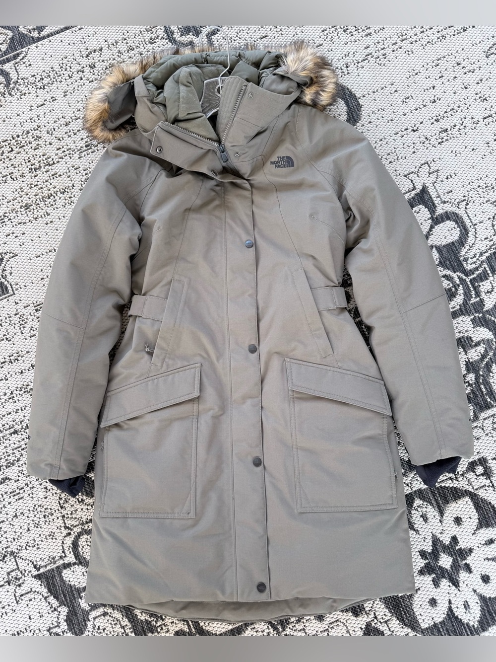 The North Face Women’s 550 Down Parka Olive Green Faux Fur Hood Size Small